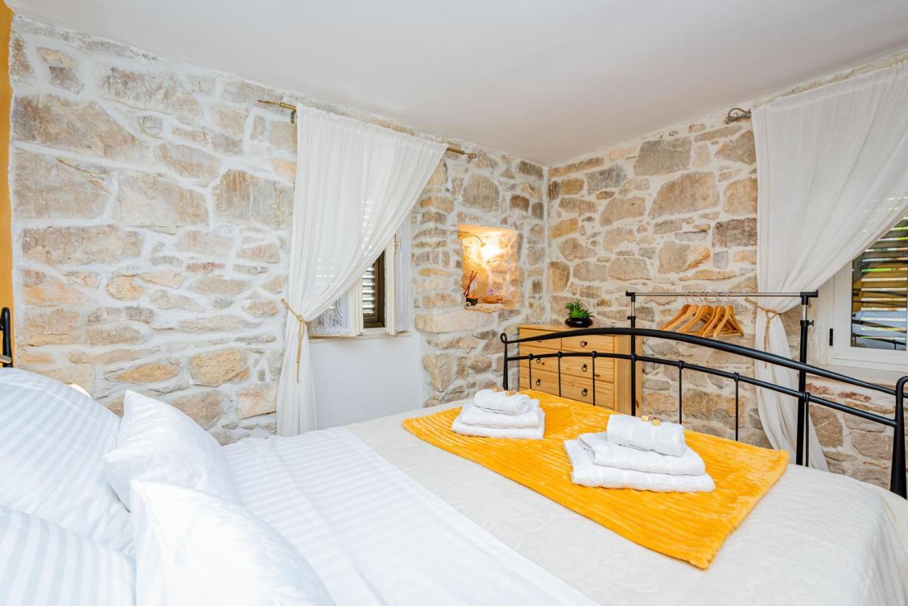 Golden Dream In Diocletian Palace Split Exterior foto