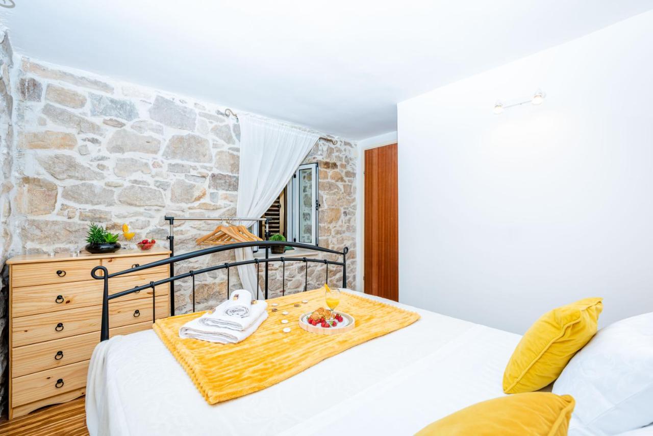 Golden Dream In Diocletian Palace Split Exterior foto