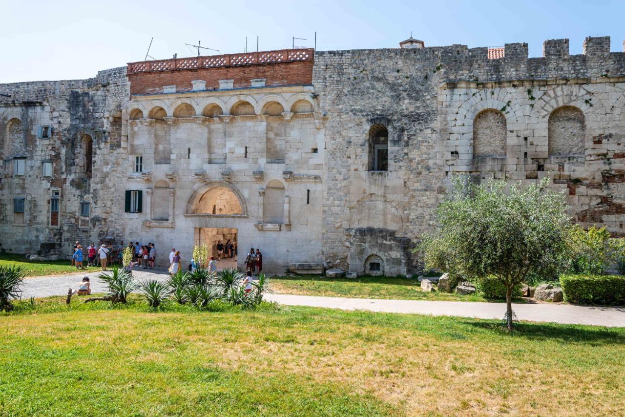 Golden Dream In Diocletian Palace Split Exterior foto